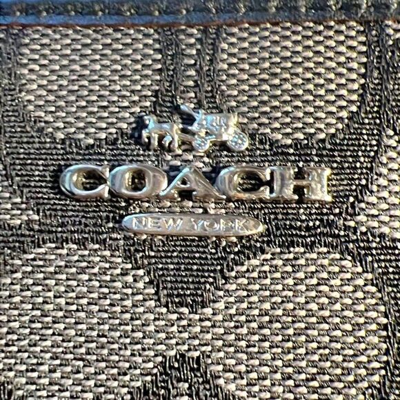 Coach Signature C Corner ZipWristlet #F54627 - Picture 3 of 6